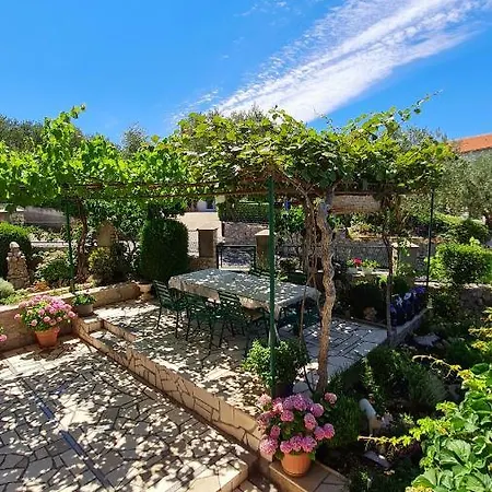 Crljen Brodarica (Sibenik-Knin)