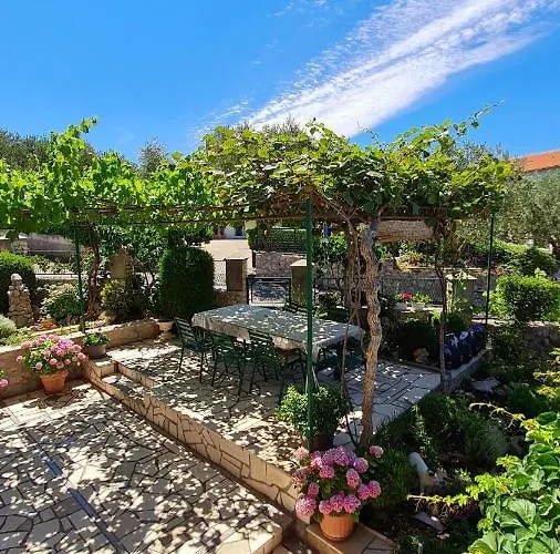 Crljen Brodarica (Sibenik-Knin)