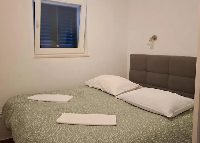 Crljen Brodarica (Sibenik-Knin)